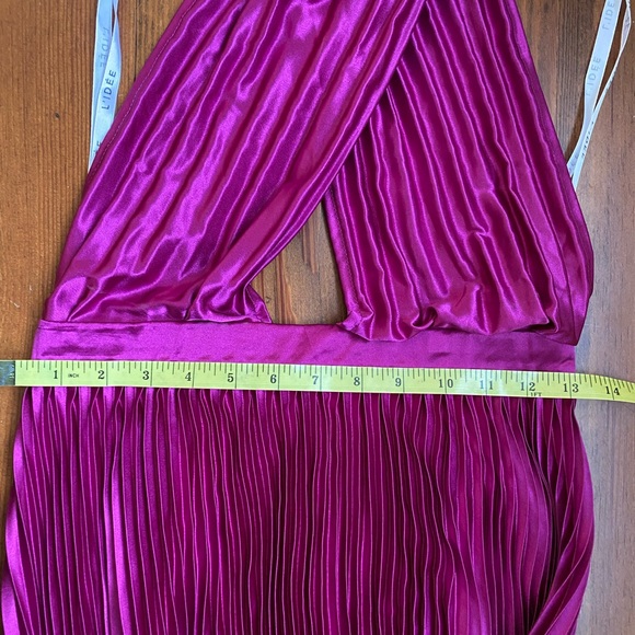 NWT REVOLVE L’idee Renaissance pleated halter gown in magenta / purple / grape 4 - Picture 8 of 11